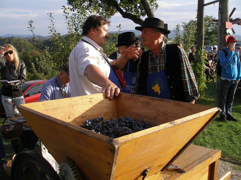 4.trgatev pri sv.ani / 26.9.2012 - foto povečava