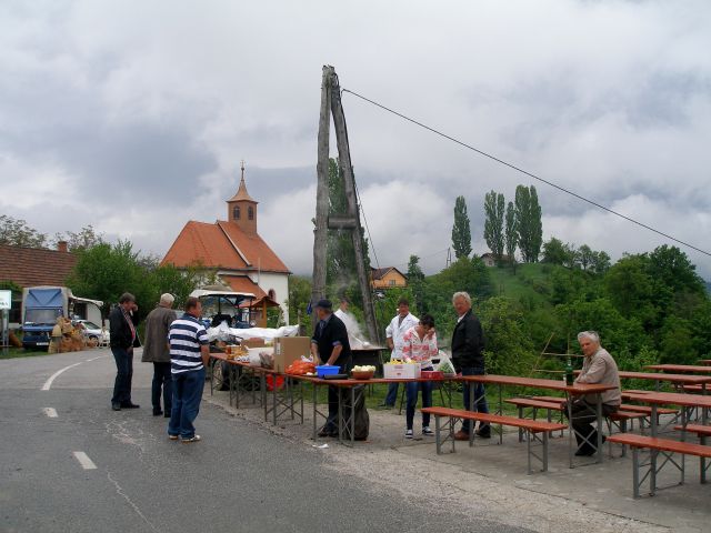 Naši iz Cirkulan so glavni danes tu gori za pečenke