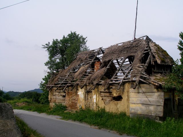 Streha je šla,zdaj je gotova....