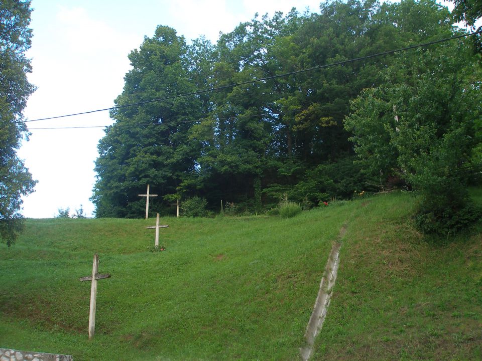 križev pot poleg cerkve