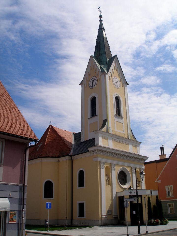 farna cerkev sv.Lovrenca na glavnem trgu