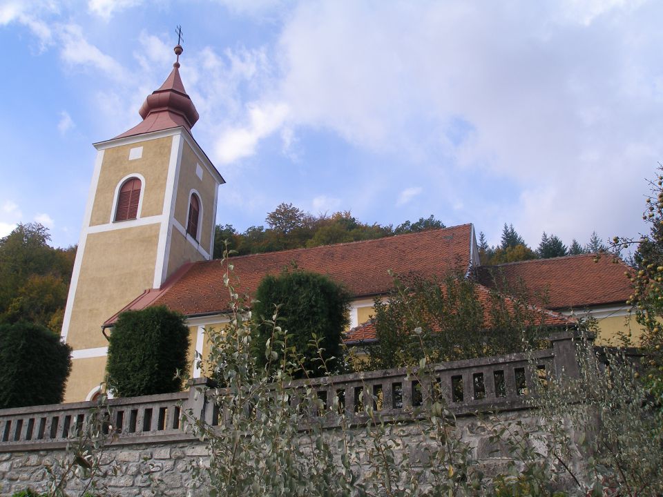 farna cerkev Sv.Bartola v Kamenici