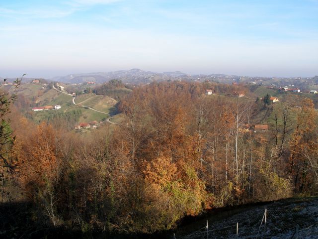 Lepi pogledi proti Gruškovcu,zadaj gor je Vrbanjščak