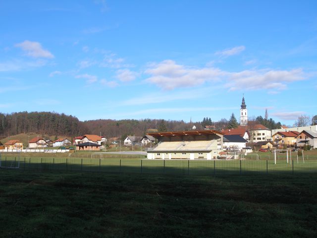 Stadion z angleško travo