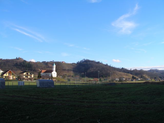 Gor nad cerkvico je Gruškovec