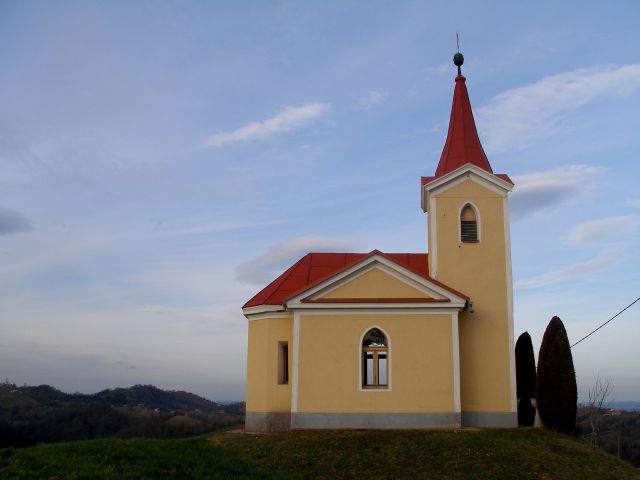 Zelo lepa kapelica v Veliki Varnici