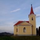 zelo lepa kapelica v Veliki Varnici