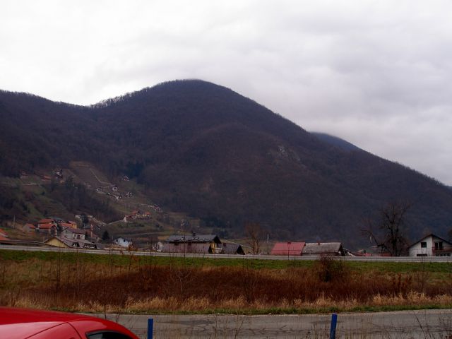 Pogled na goro s parkinga v Podgori Krapinski