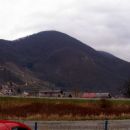 pogled na goro s parkinga v Podgori Krapinski