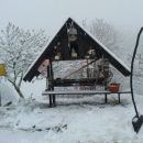 planinska kapelica v snegu