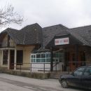 v oštariji poleg štacjona,sem bomo še prišli.