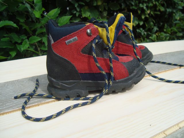 Otroški planinski čevlji Gore-tex vel. 24