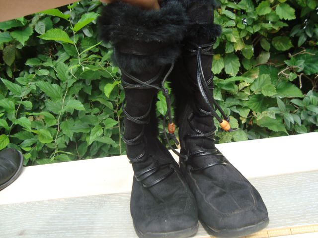 črni semiš dekliški škornji vel. 33