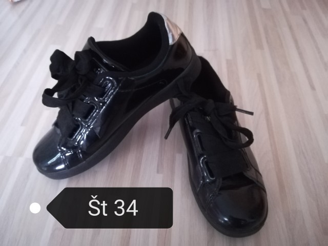 Čevlji št 34