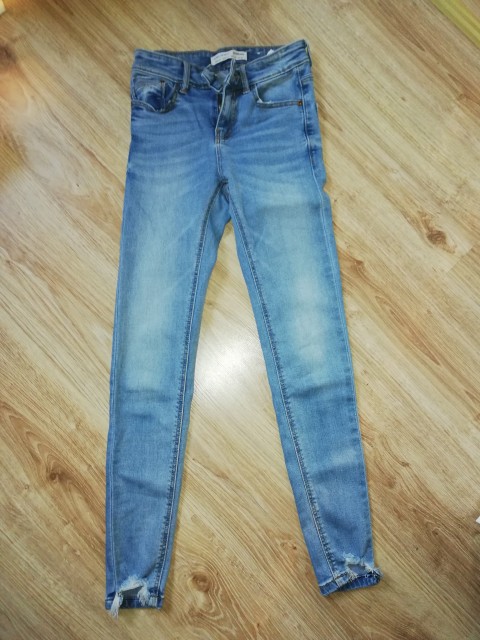 KAVBOJKE Stradivarius  34 nošene kot  152 5€