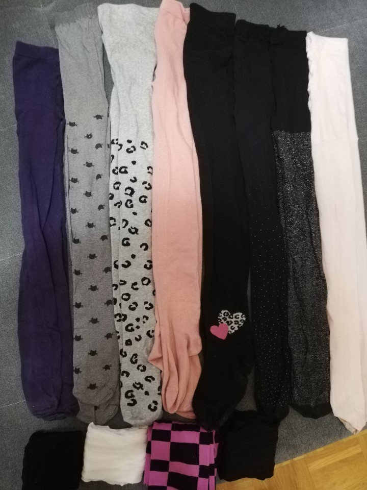 Lepo ohranjene, nekatere nikoli oblečene, spodnje 4 najloke podarim