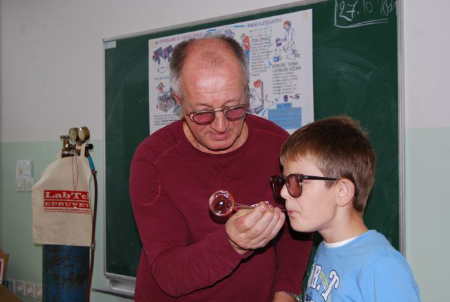 Tehniški dan - STEKLOPIHAŠTVO - foto