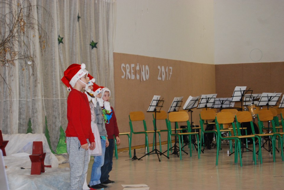 Dedek Mraz in novoletna proslava - foto povečava