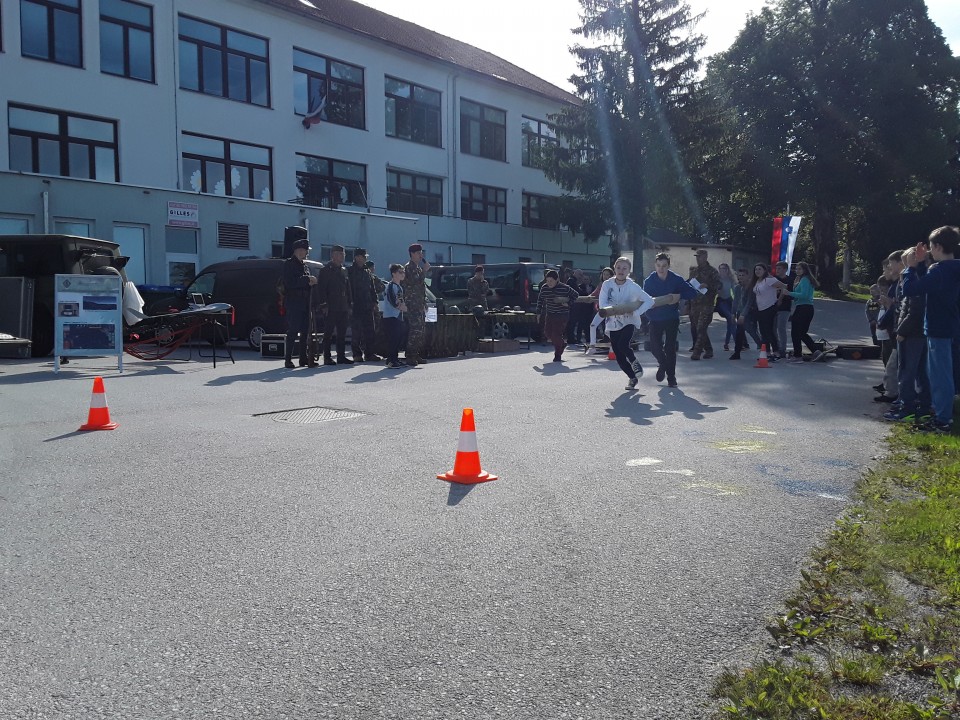 Slovenska vojska na OŠ Prevole - foto povečava