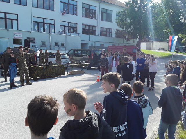 Slovenska vojska na OŠ Prevole - foto