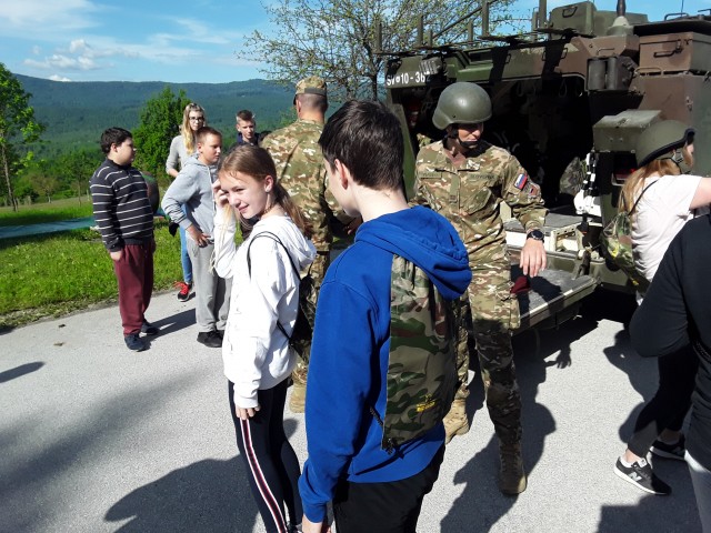 Slovenska vojska na OŠ Prevole - foto