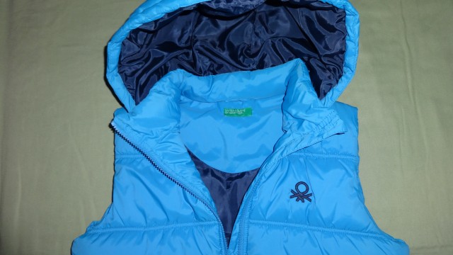 Nov bunda brezrokavnik Benetton št. 160 (2XL)