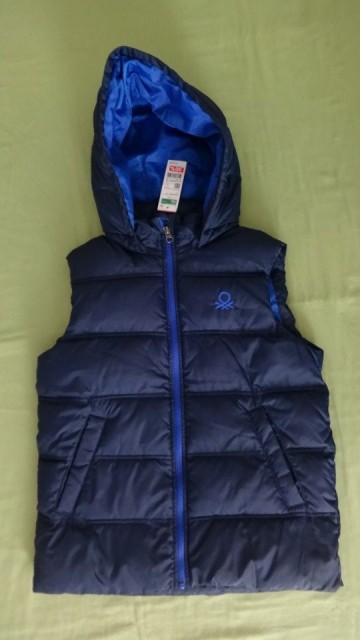 Nov bunda brezrokavnik Benetton št. 150 (XL) za 20 evrov