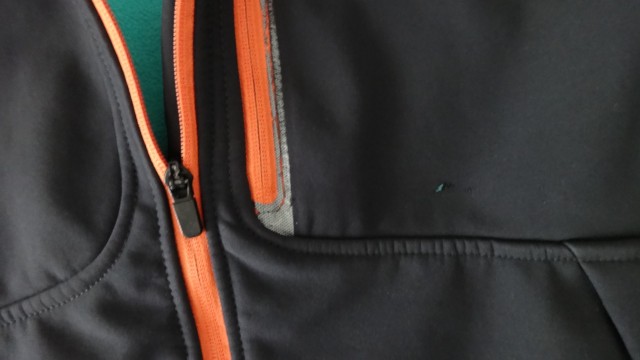 Softshell HM št. 158  (lahko že od št. 152) luknjica