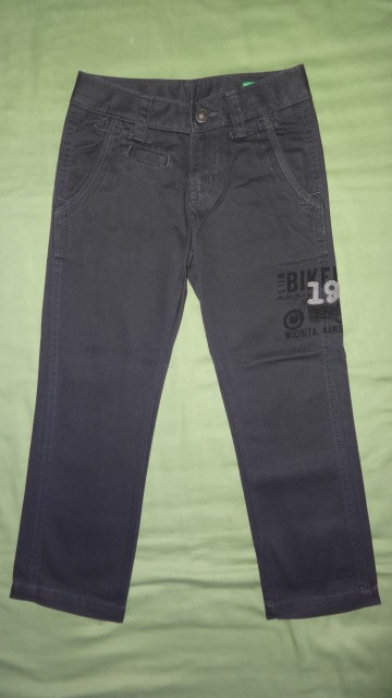 Nove hlače Benetton št. 110 (do 116) iz kpl za 10 evrov