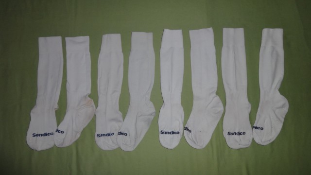 Komplet nogometnih nogavic Sondico št. 30-32 za 4 evre