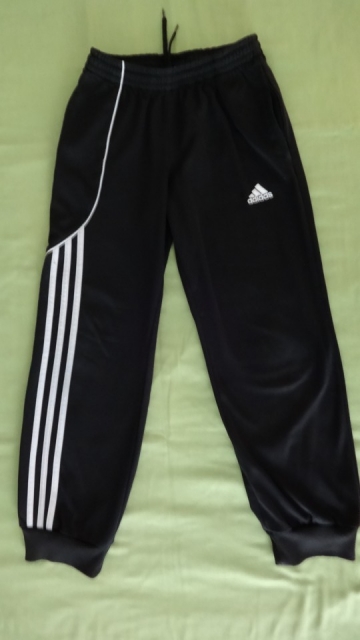Spodnji del trenirke Adidas št. 140 iz kpl za 5 evrov