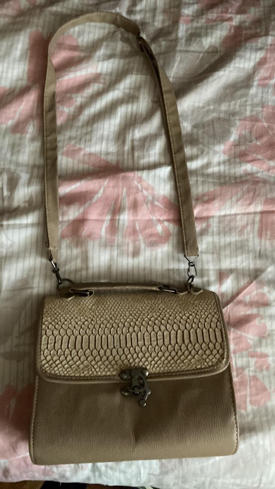 Bež torbica  - foto povečava