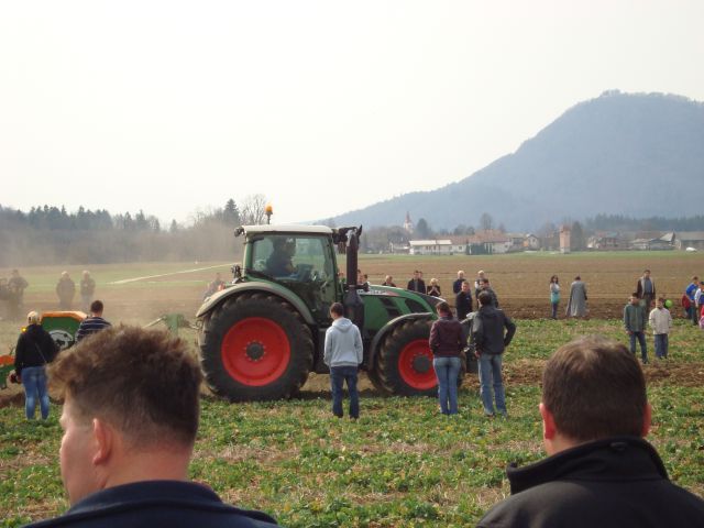 Fendt. Polje 2012 - foto