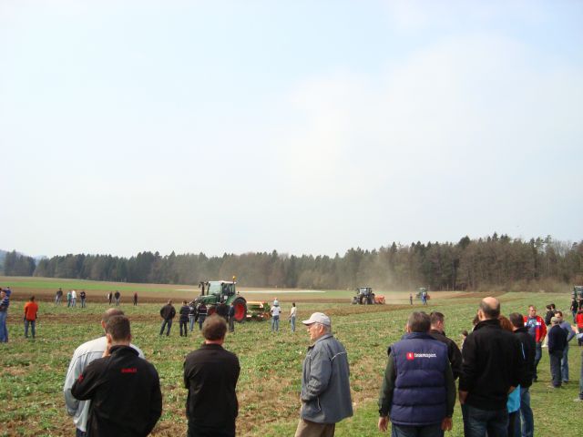 Fendt. Polje 2012 - foto