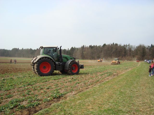 Fendt. Polje 2012 - foto