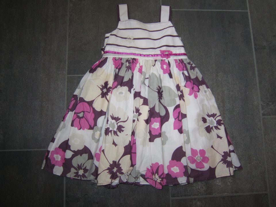 oblekica 104 - 12 eur