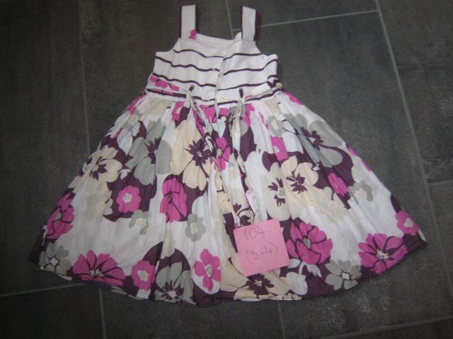 Oblekica 104 - 12 eur