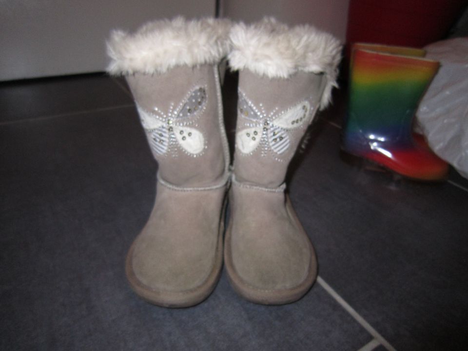 uggice nekt uk 10, nasa 28/29 - 15 eur