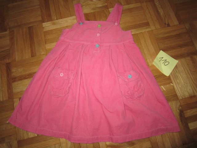 Next žametna oblekica 110 - 10 eur