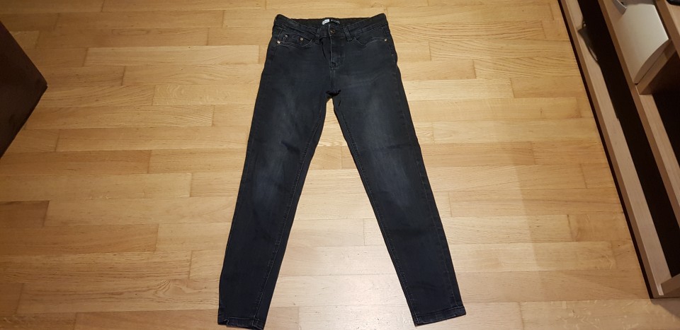 Jeans hlače Stradivarius 38 - 5€