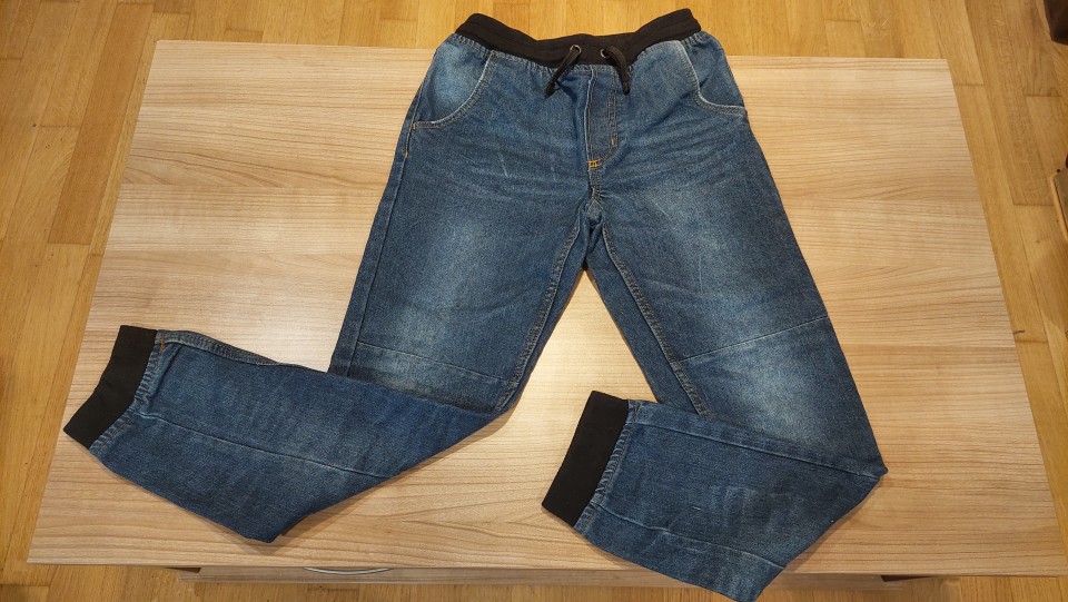 Jeans hlače 152 - 8€