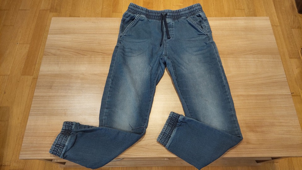 Jeans hlače 152 - 2€