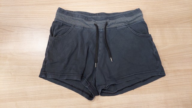 Kratke hlače M, ustrezajo 164 - 3€