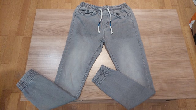 Jeans hlače 28 - 8€