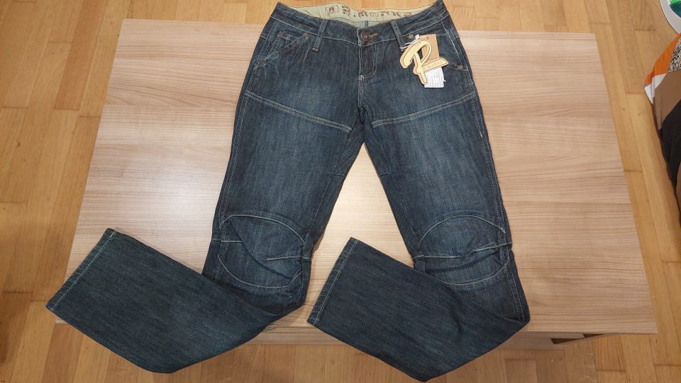 Nove jeans hlače 27-31 - 7€