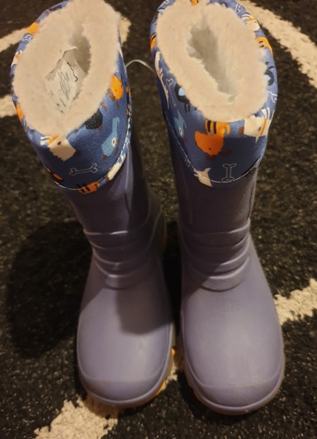 Novi zimski gumijasti škornji z lučkami na podplatu