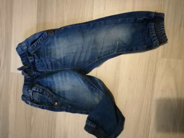 Zelo lepo ohranjene jeans hlače 9 eur