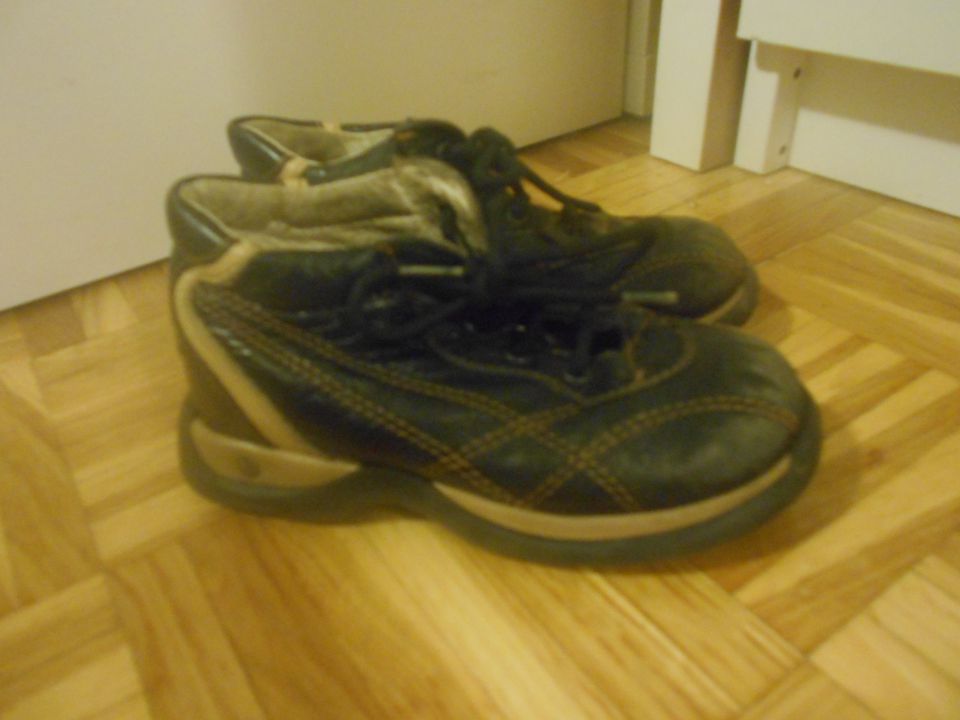 prehodni usnjeni čevlji, št. 25, €3