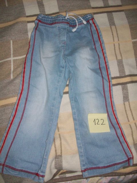 D. jeans na elastiko v pasu, št.122, 2€