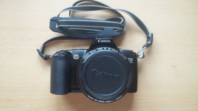 Fotoaparat Canon EOS 500, filtri, objektiv - foto